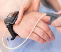 Wrist pulse oximeter / wireless